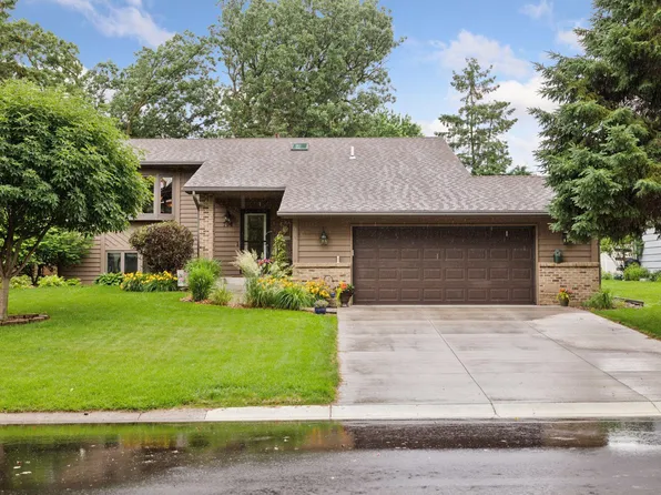 796 Sunset Dr, Eagan, MN 55123
