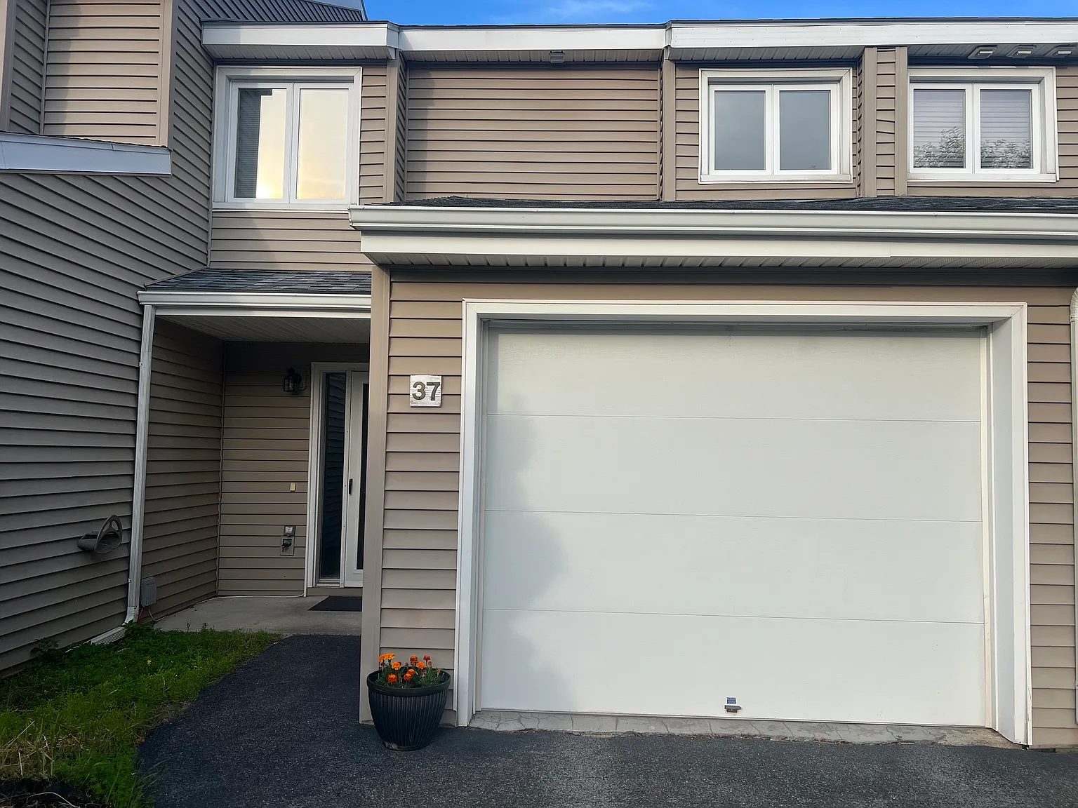 3 bed, 2.5 bath, 1480 sqft, $2,600 — Photo 3
