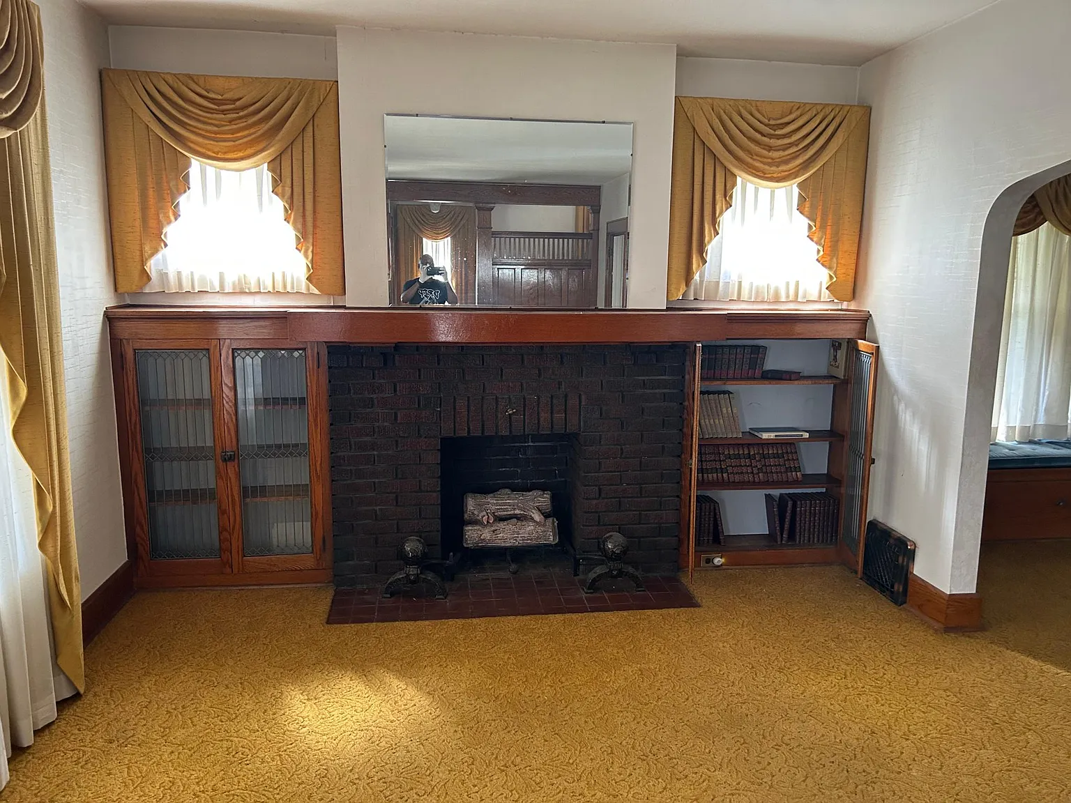 1115 S Seneca Ave — Photo 2
