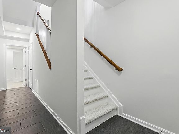 4th image of 402 Woodcrest Dr SE