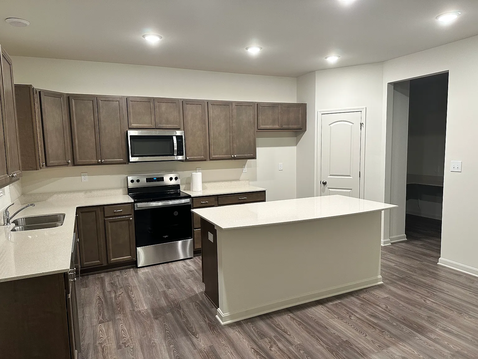 3 bed, 2.5 bath, 2372 sqft, $2,750 — Photo 1