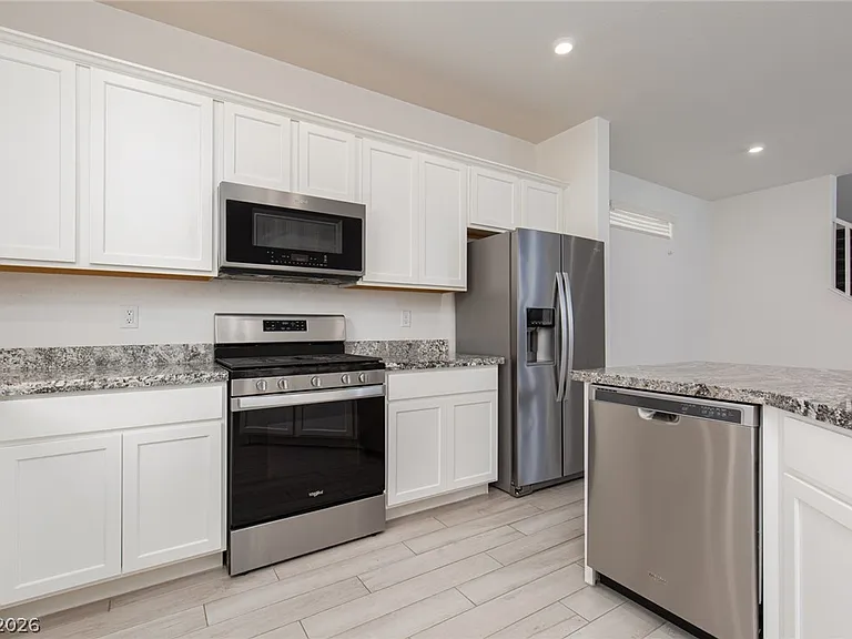 8045 Skye Foxx St — Photo 10