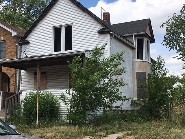 2nd image of 860 W 86th Pl