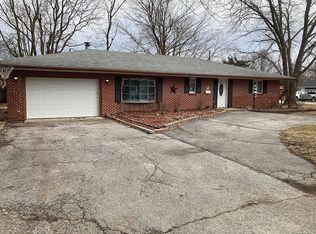 301 N 9th St, Fairbury, IL 61739