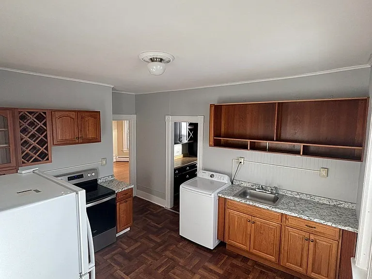 100 Ashland St #2 — Photo 6