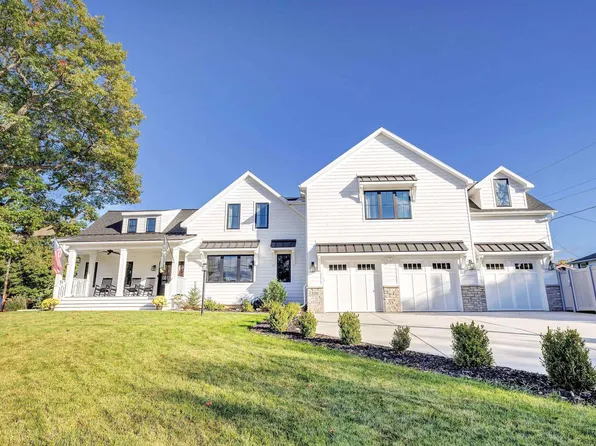 2091 Barberry Ln, Green Bay, WI 54304