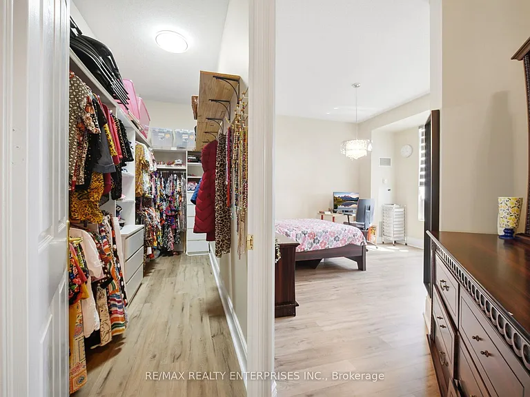 35 Kingsbridge Garden Cir #3301 — Photo 17