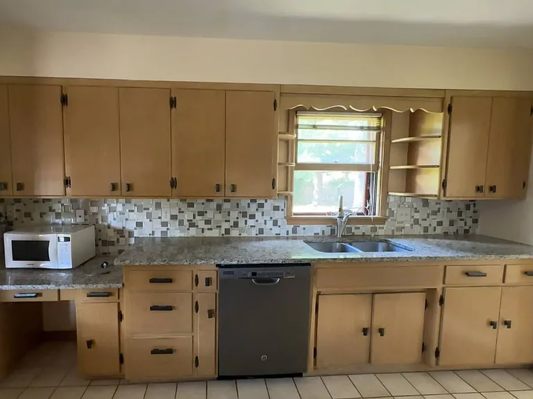 1798 Lydia Ave W — Photo 5