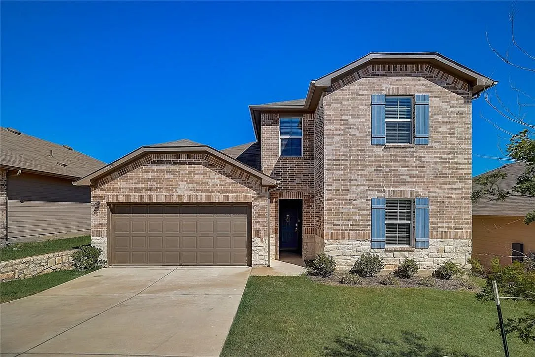4 bed, 2351 sqft, $900 — Photo 1
