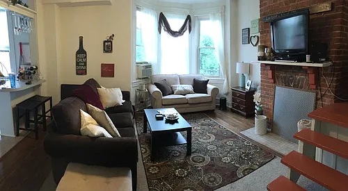 624 College St Photo 1