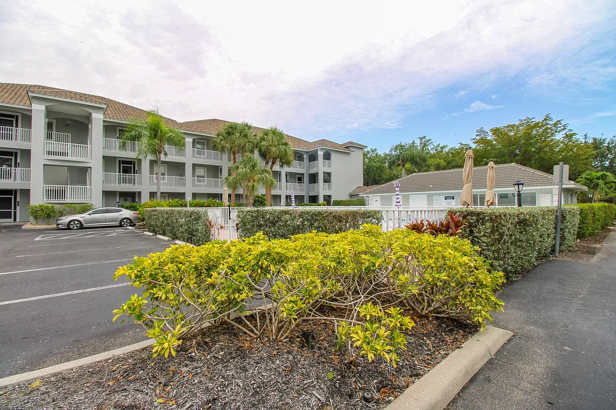 Photo 2 of 50 - 519 Roma Ct #3208 - Naples, FL Building Photo - 519 Roma Ct #3208
