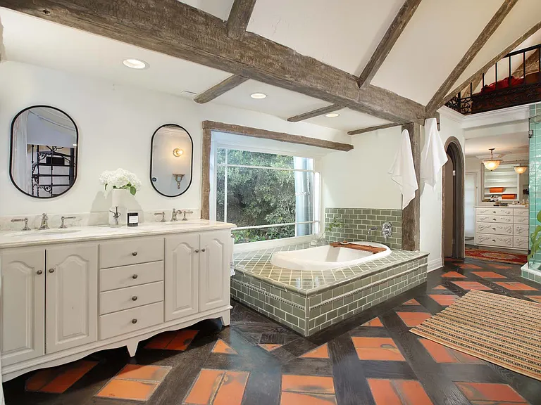 2050 Laurel Canyon Blvd — Photo 29