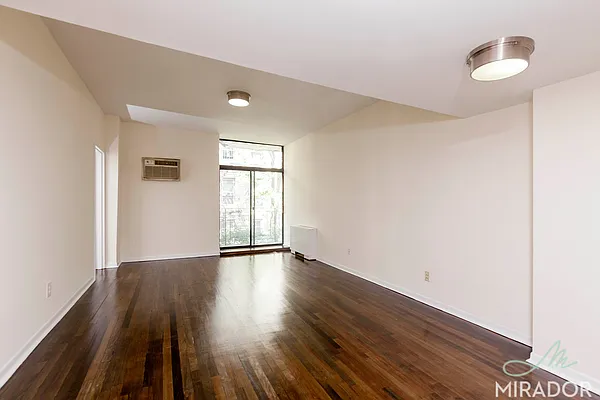 Rented by Mirador Real Estate | media 21