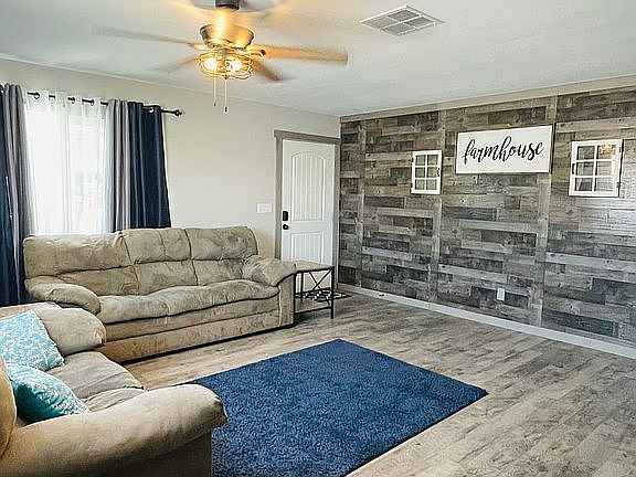 4th image of 2501 Country Club Dr