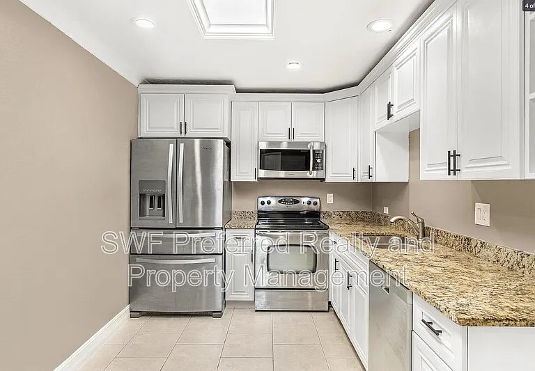 919 SW 48th Ter — Photo 3
