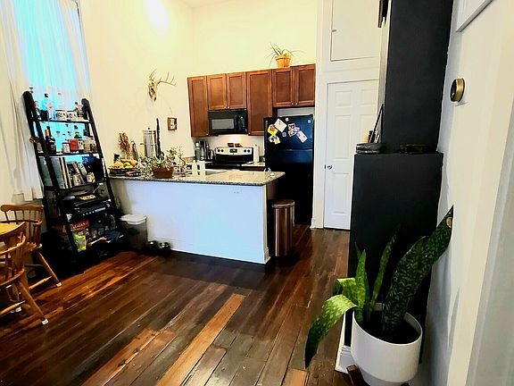 3rd image of 410 N Tonti St