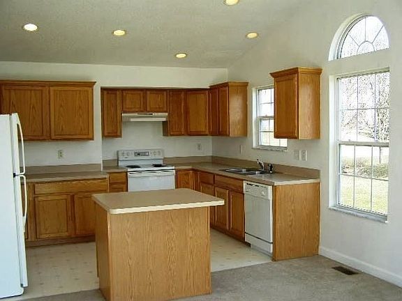 3rd image of 305 N Heather Dr
