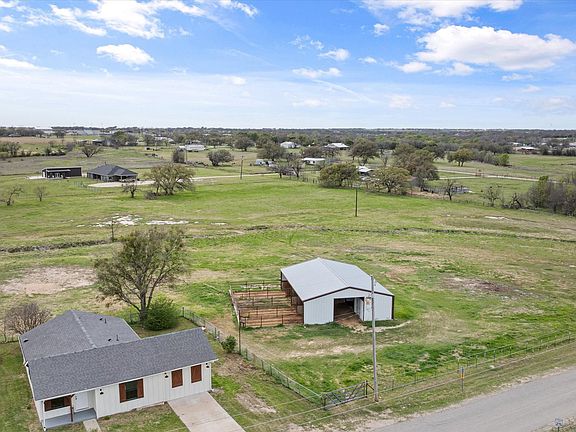 2nd image of 500 Tolar Cemetery Rd