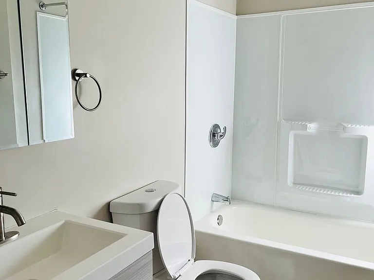 Two Bedroom/One Bathroom Townhome one block away from AGH! September 1 move in! — Photo 7