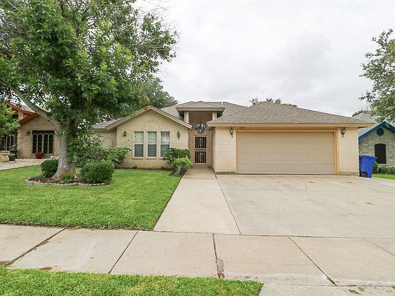 2nd image of 1613 Sherwood Dr