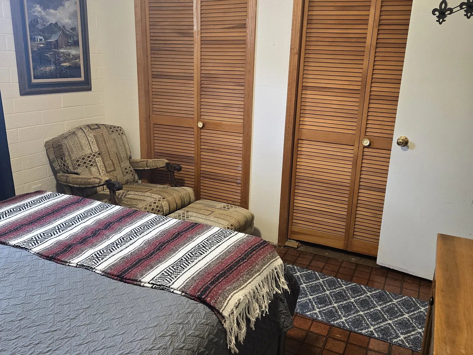576 W Gibbs St — Photo 3