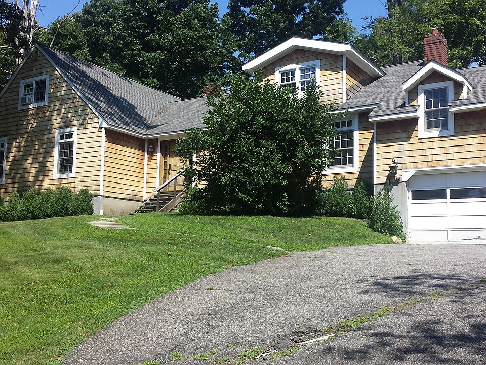 1st image of 11 Deer Hill Ln