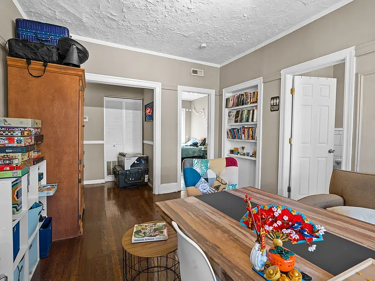 3501 N Pine Grove Ave — Photo 11