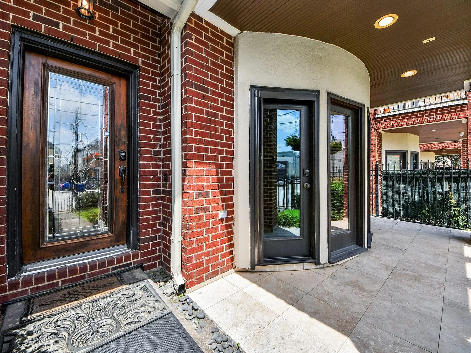 3 bed, 3.5 bath, 2494 sqft, $3,300 — Photo 3