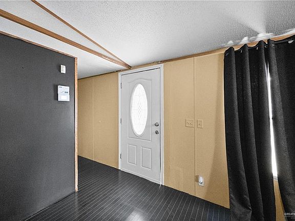 3rd image of 400 Bronte Ave