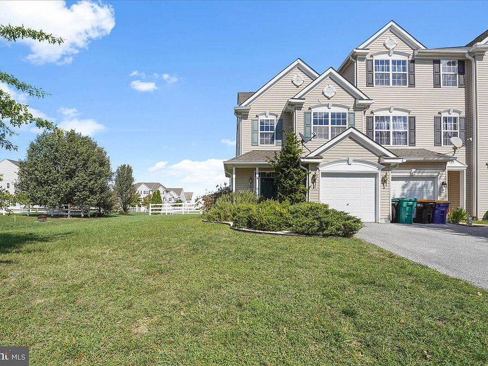 1st image of 20 Ferndale Dr