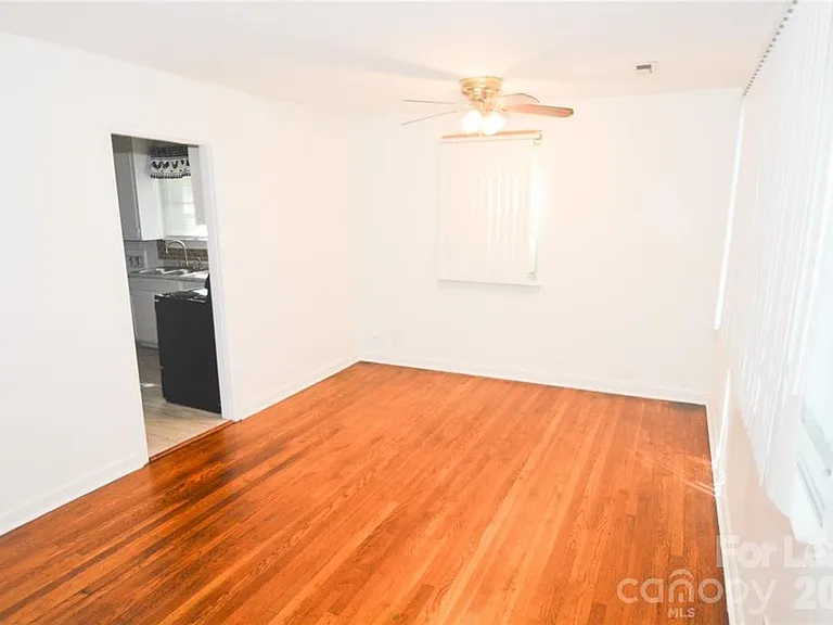 2143 Finchley Dr — Photo 2