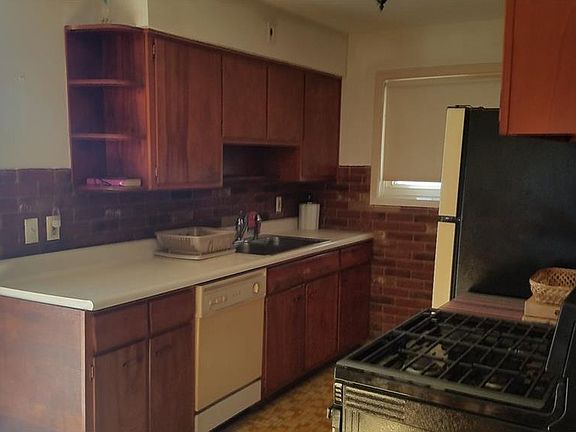 2nd image of 19139 Parkmount Ave