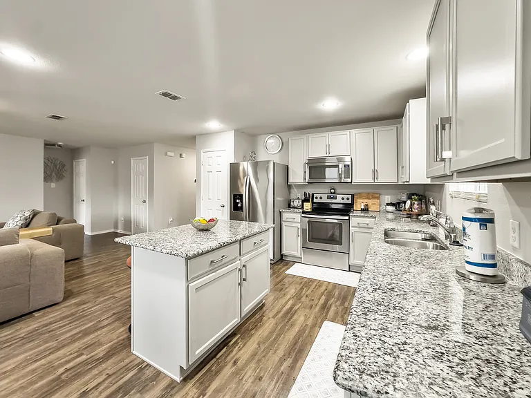 1809 Christopher Creek Dr — Photo 5