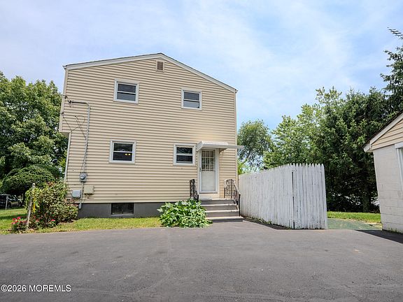 4th image of 83 Barkalow Avenue