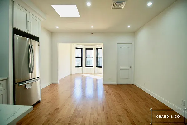 Rented by Grand & Co. | media 5