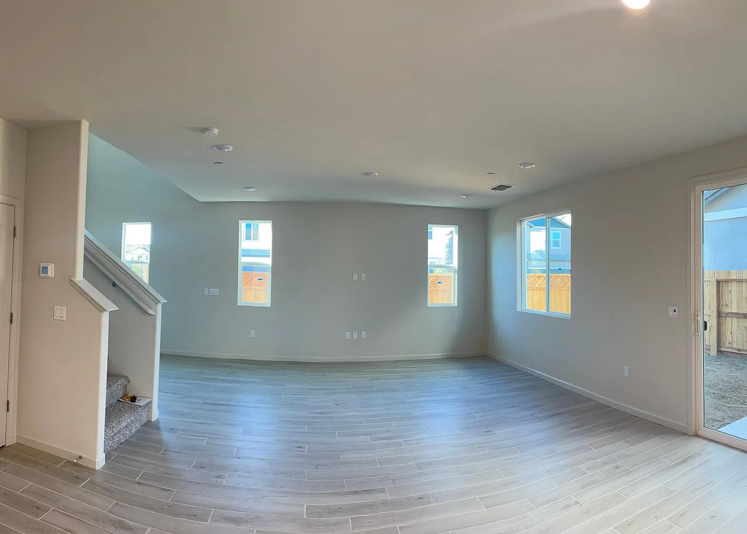 5 bed, 2512 sqft, $3,950 — Photo 3
