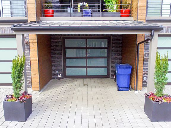 Parking space + garage