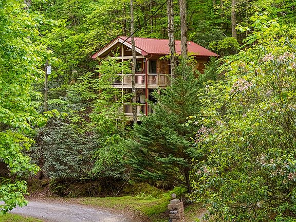 2nd image of 28 Briar Creek Rd
