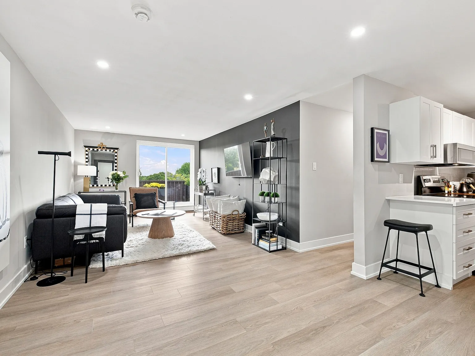 Canterbury Apartments — Photo 4