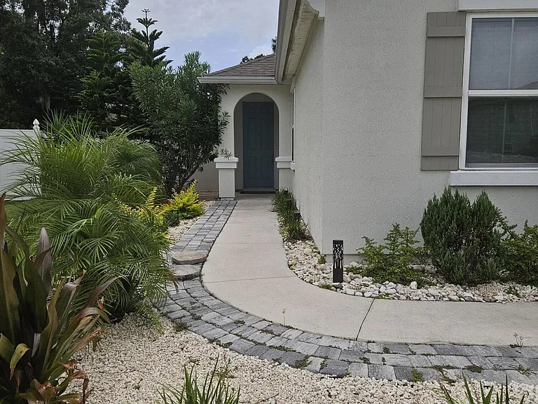 371 Heritage Oaks Dr — Photo 2