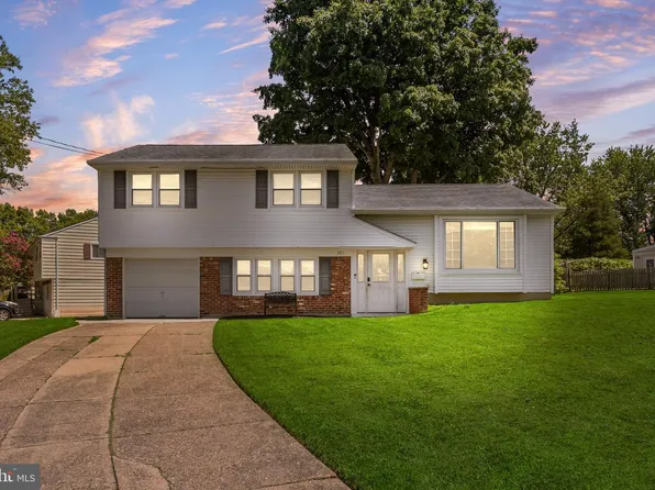 101 Saddle Ridge Rd, Voorhees, NJ 08043