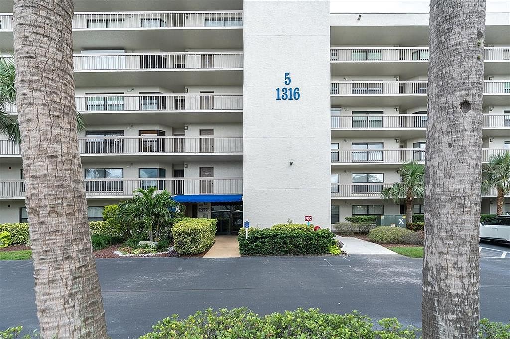 1316 Pasadena Ave S APT 302, South Pasadena, FL 33707 MLS U8203232