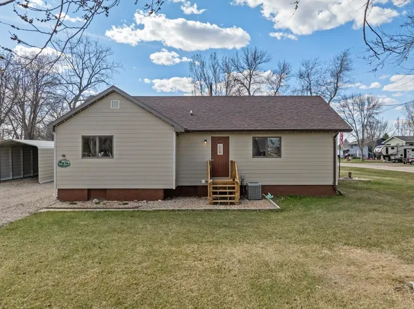 304 Owens St, Des Lacs, ND 58733