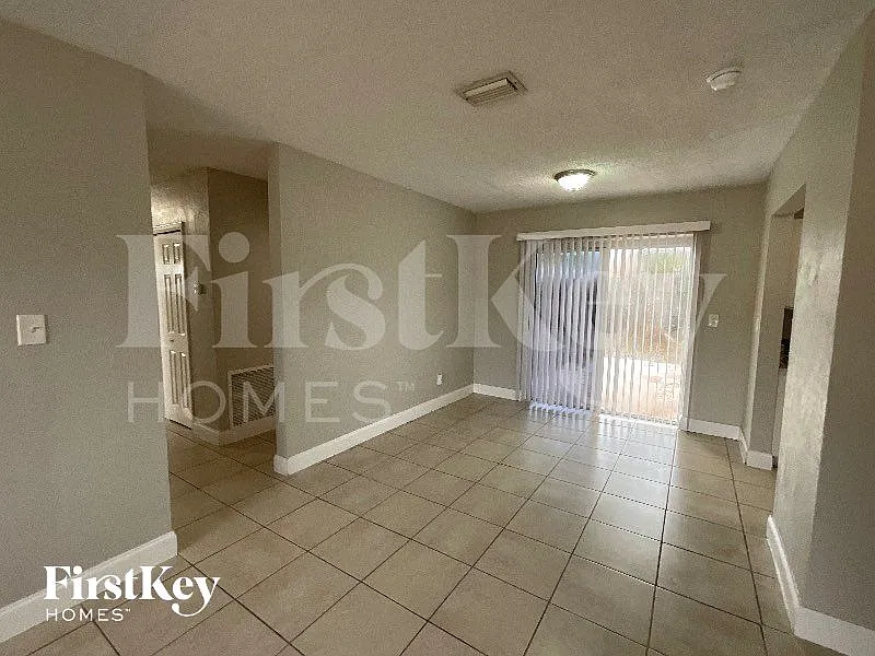 3 bed, 2.0 bath, 1222 sqft, $3,230 — Photo 3