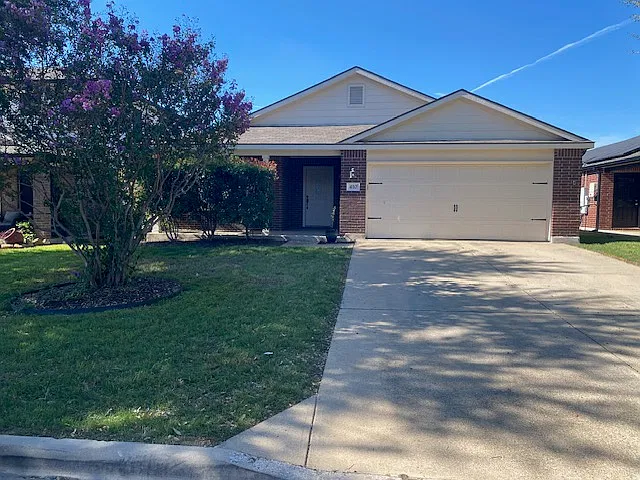 4 bed, 1994 sqft, $1,995 — Photo 1