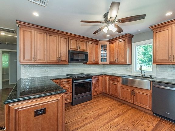 3rd image of 54 Miami Trail