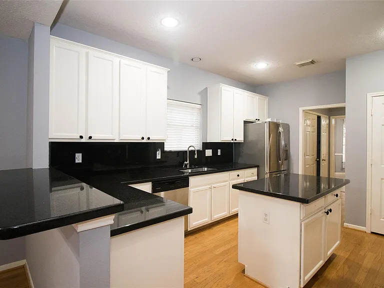 310 Cheddington Dr — Photo 9