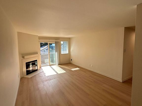 5th image of 3624 Phinney Ave N #407