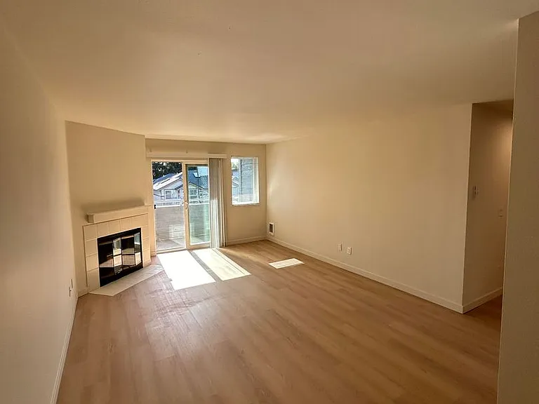 3624 Phinney Ave N — Photo 5