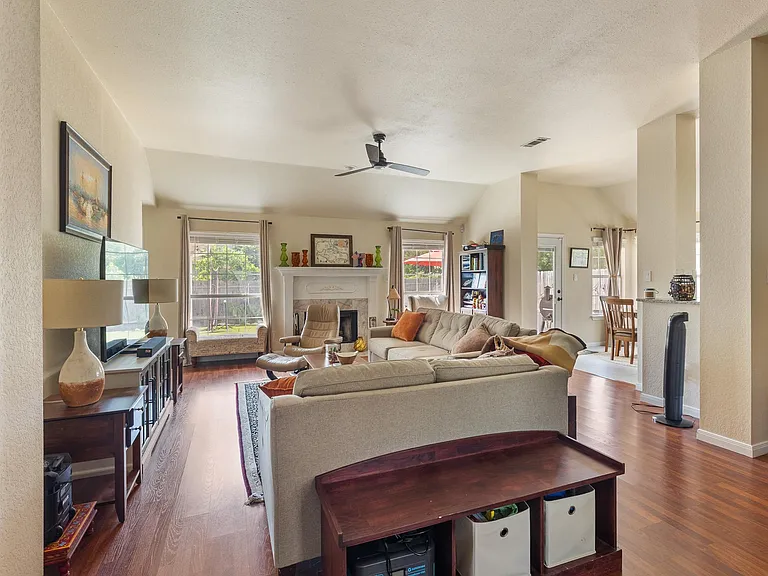 2305 Raintree Path — Photo 5